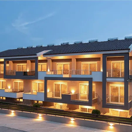 Sithonia 4 Beds Appartement *